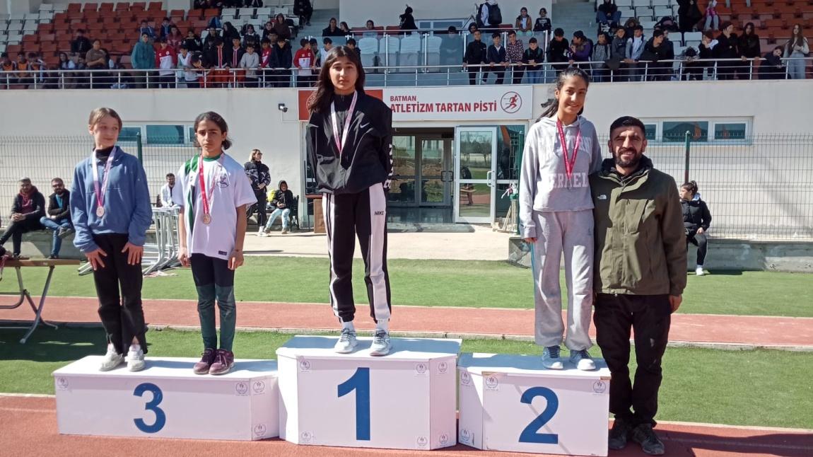 Okul Sporları Atletizm 800 m ve 1500 m'de Ferdi Yarışlarda İl 2.liği ve İl 3.lüğü